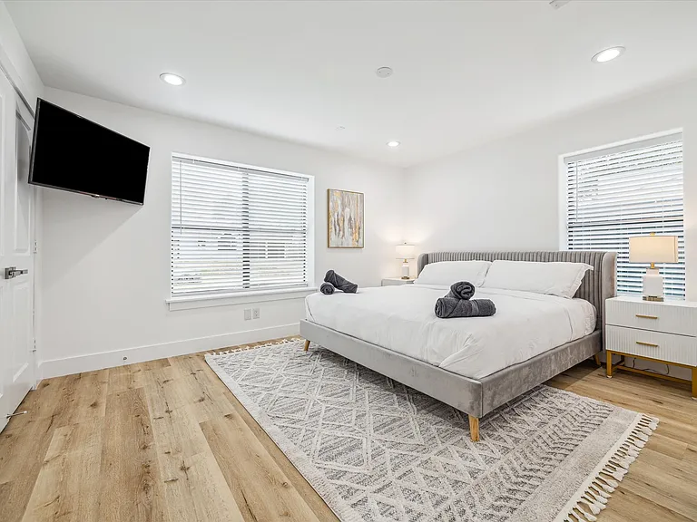 5631 Cerritos Dr — Photo 4