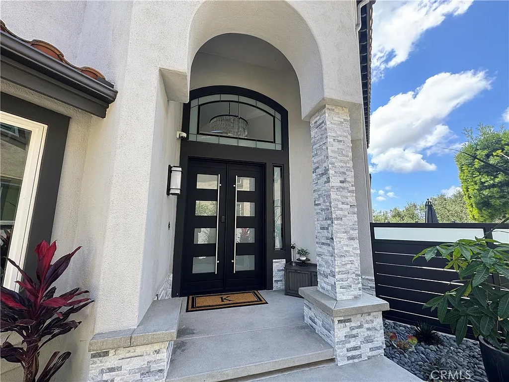 5 bed, 4000 sqft, $10,500 — Photo 3