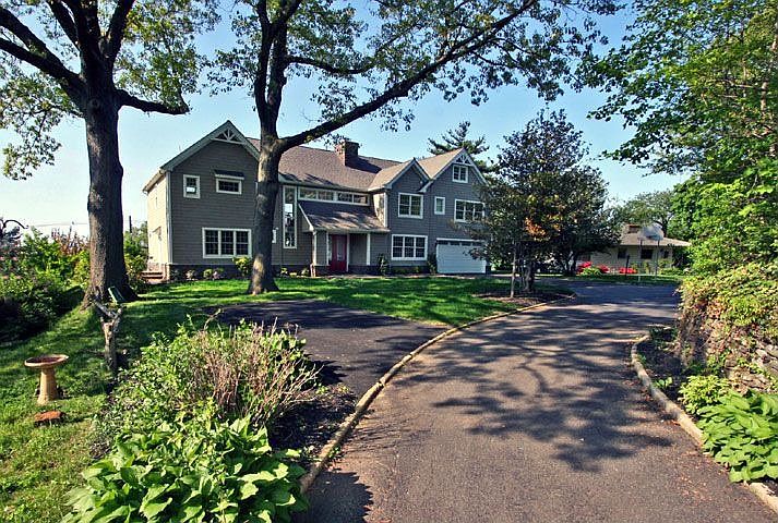 4/5 Bedroom Waterview Home