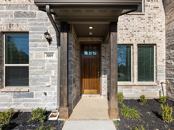 3rd image of 3009 Tall Pine Ln