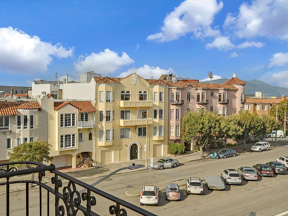 View overlooks Fillmore St towards the Bay and Bridge. (photo from a different, similar unit)