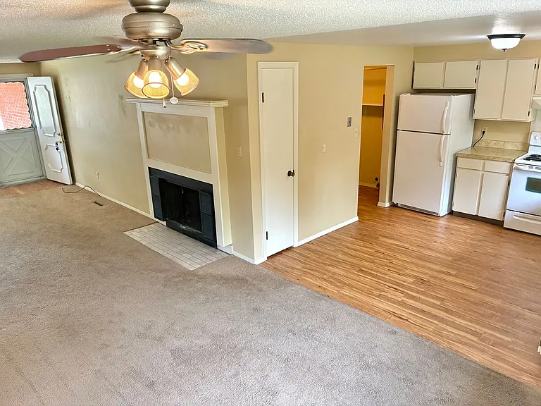 2204-2206 Albany Ct — Photo 10