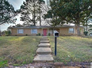 220 Piney St, Wake Village, TX 75501