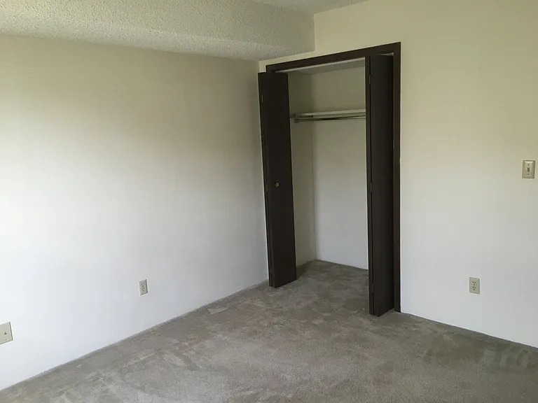 731-735 E Stadium Dr — Photo 6