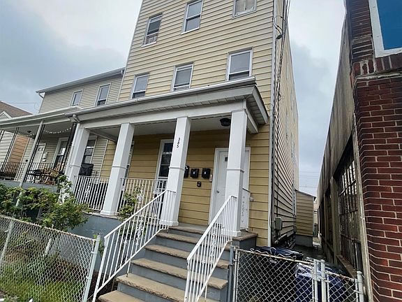 3rd image of 385 Washington St