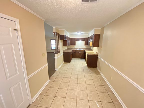 3rd image of 4507 Sandy Park Dr