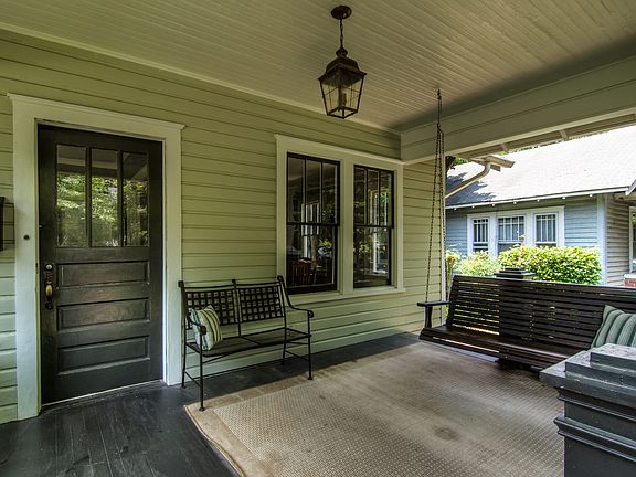 Front porch w/ swing