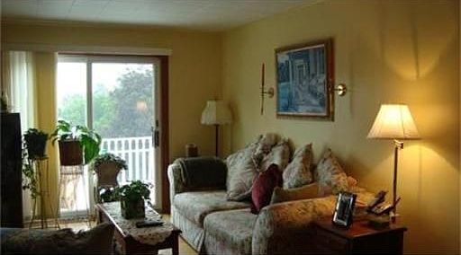 2nd image of 100 Woodland Rd