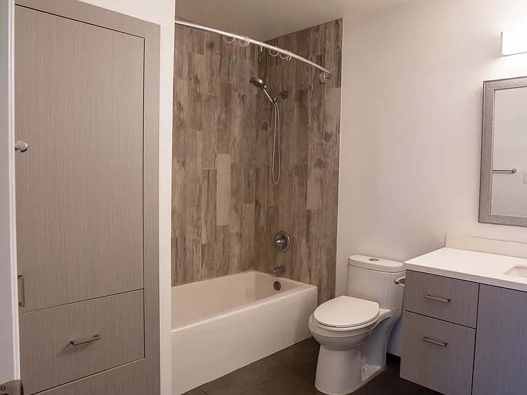 1728 E Laguna Dr — Photo 7