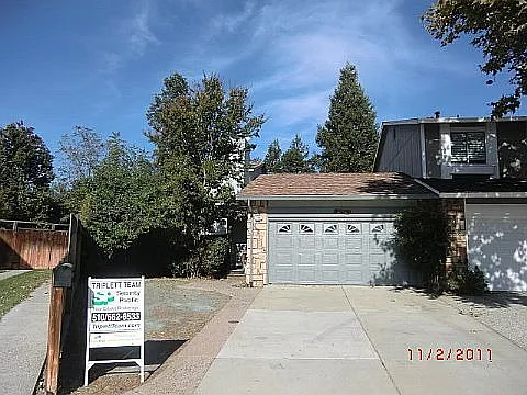 789 Heather Pl photo 1