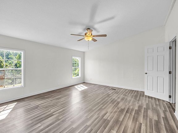 5th image of 112 Homes Pond Ln