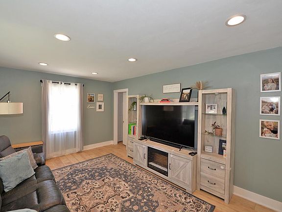 2nd image of 3815 17th AVENUE