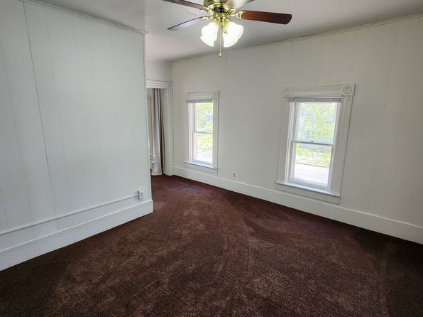 321-323-325 9th St S #323