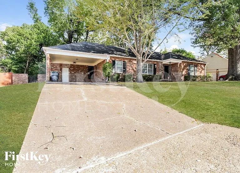 4560 Parkwood Rd — Photo 2