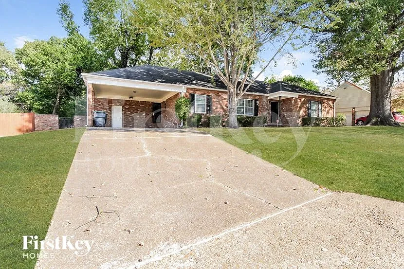 Building Photo - 4560 Parkwood Rd