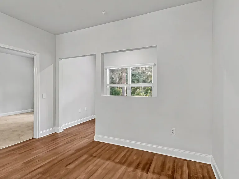 Hickory Grove Apartments — Photo 17