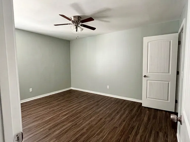 Avondale III Apartments — Photo 25