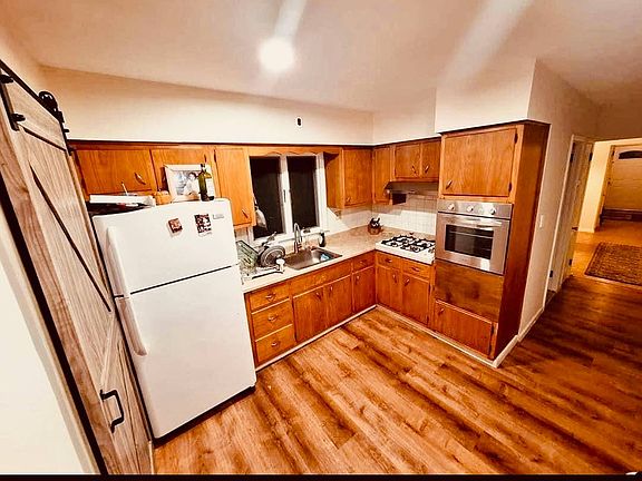 5th image of 112 Highland Ave #1