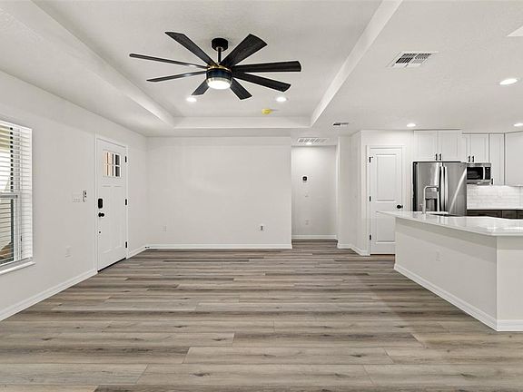 5th image of 7414 Balsam St