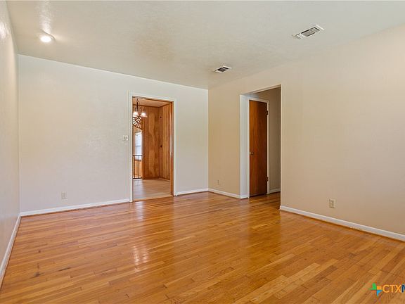 3rd image of 905 S 40th St