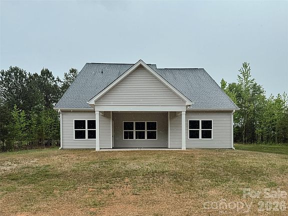 3rd image of 3065 Meadowcrest Dr