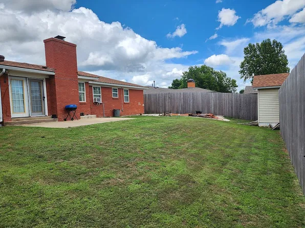 304 Country Club Ter, Midwest City, OK 73110