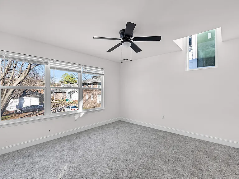 111 Williams St #B — Photo 10