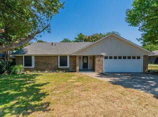 918 Glacier Ln, Grapevine, TX 76051