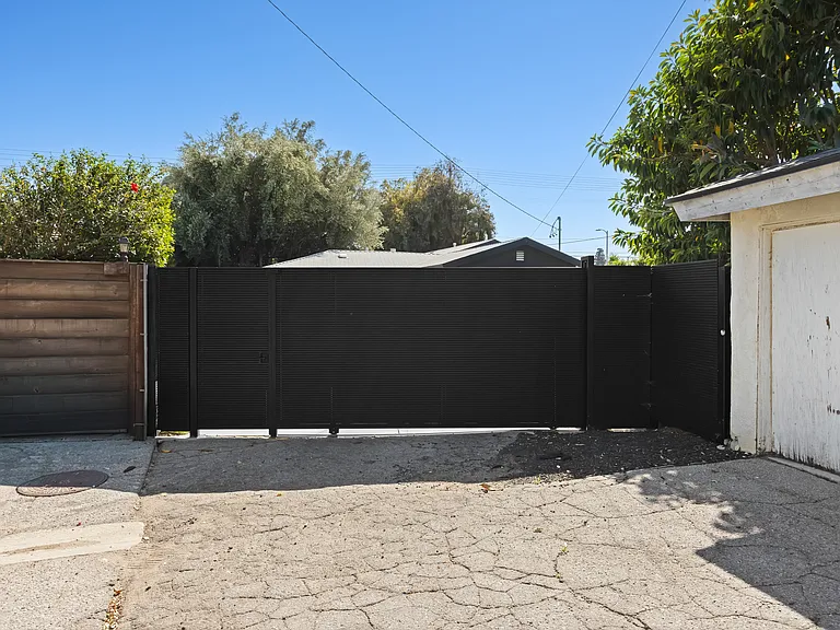 16453 Lassen St — Photo 37