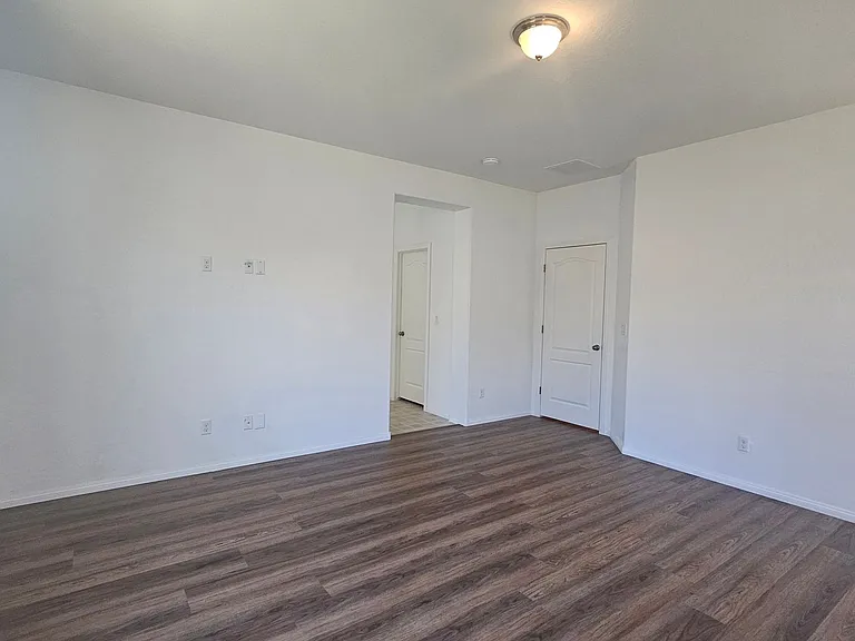 5367 Glenburnie St — Photo 24