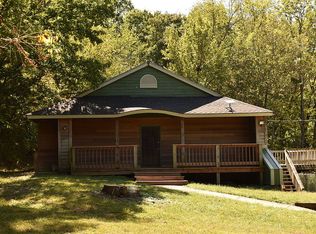 1061 N 1750th Rd, Lawrence, KS 66049