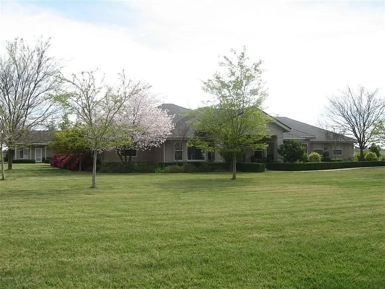 14539 E Shaw Ave photo 1