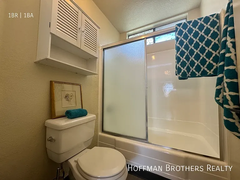 18545 Burbank Blvd #20 — Photo 10