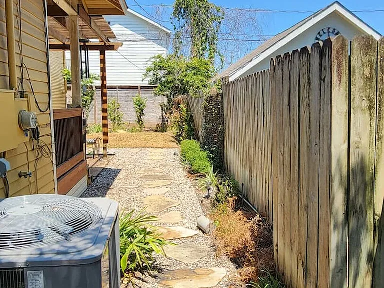 E 11th 1/2 St — Photo 21
