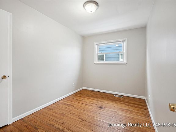 3rd image of 1839 Warwick Ave