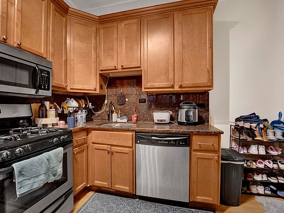 5th image of 1404 W Flournoy St APT 1