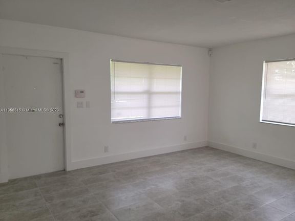 5th image of 5712 Lincoln St #0