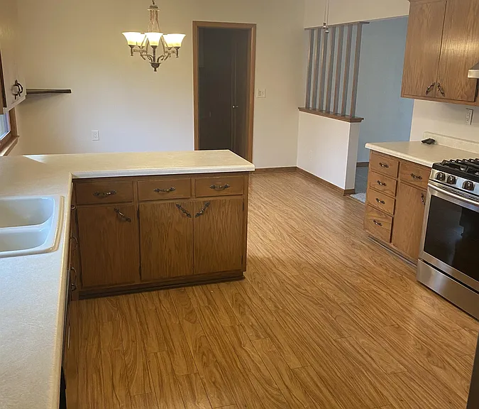 18525 Heathway Ln — Photo 3