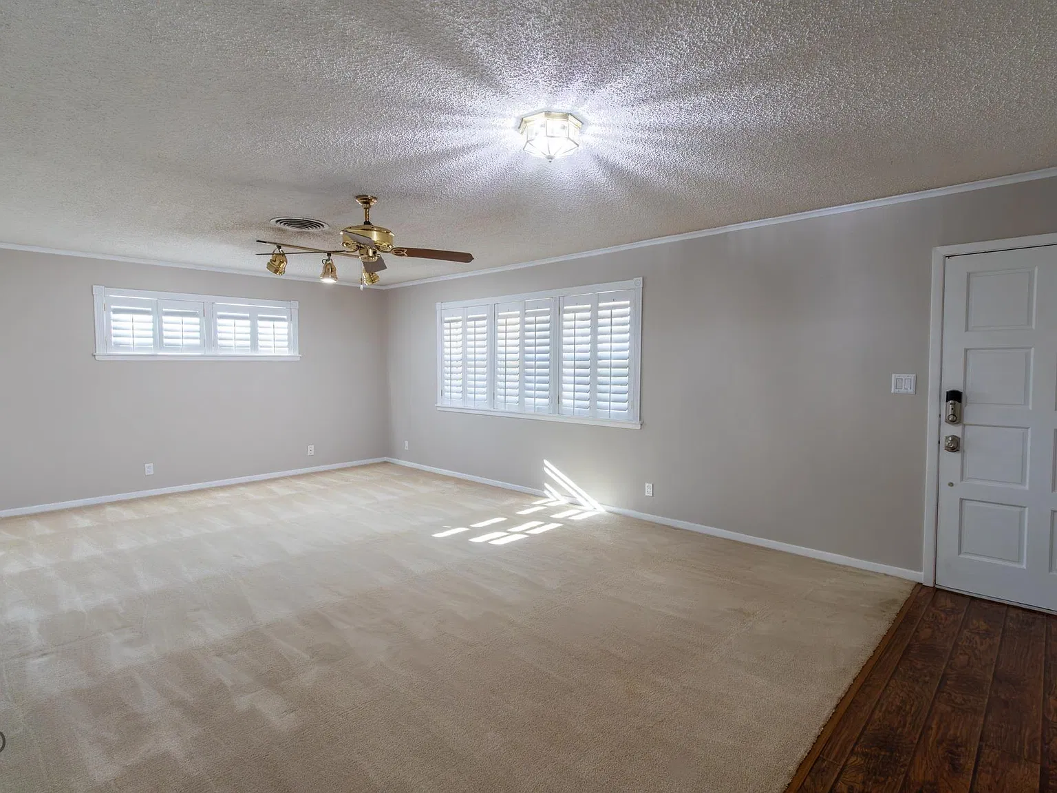 3 bed, 2.5 bath, 2176 sqft, $2,250 — Photo 2