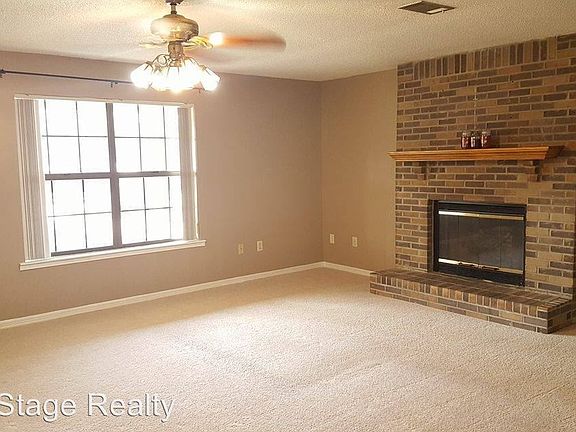 3rd image of 105 Dogwood Ln