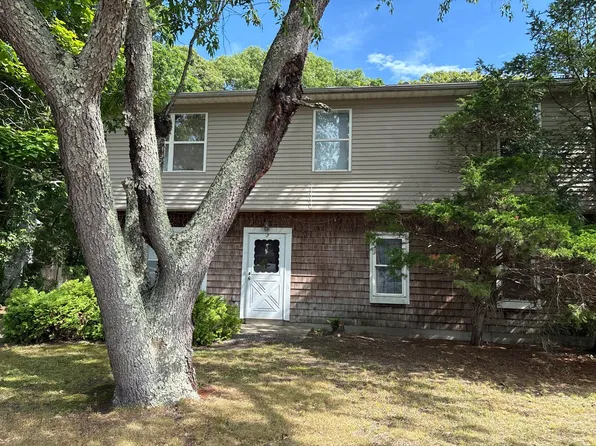 7 Gaynor Rd, Centereach, NY 11720