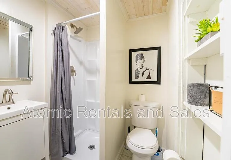 714 E Jefferson St — Photo 3