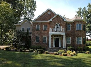 7553 Park Ln, Annandale, VA 22003