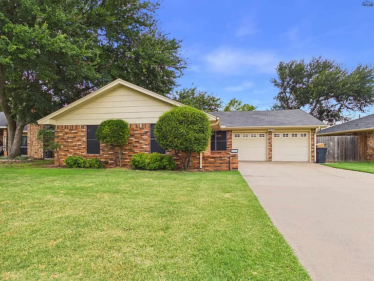4844 Matterhorn Dr — Photo 1