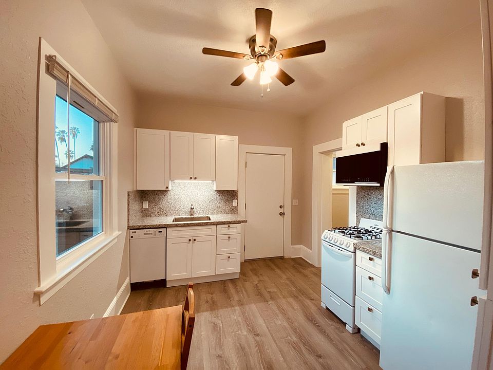 1st image of 327 E Saint John St APT 3
