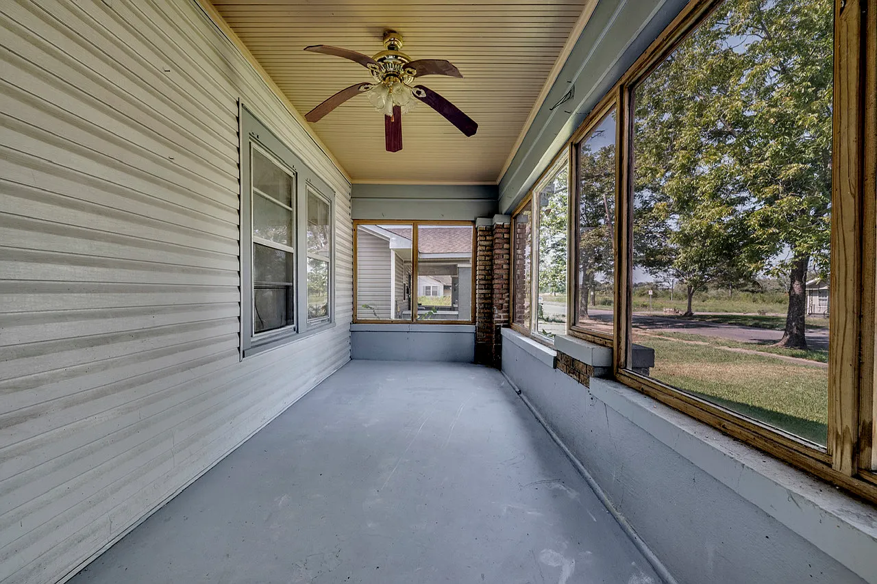 3 bed, 1369 sqft, $1,200 — Photo 3