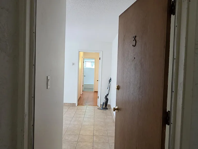 Entry to Apt 3