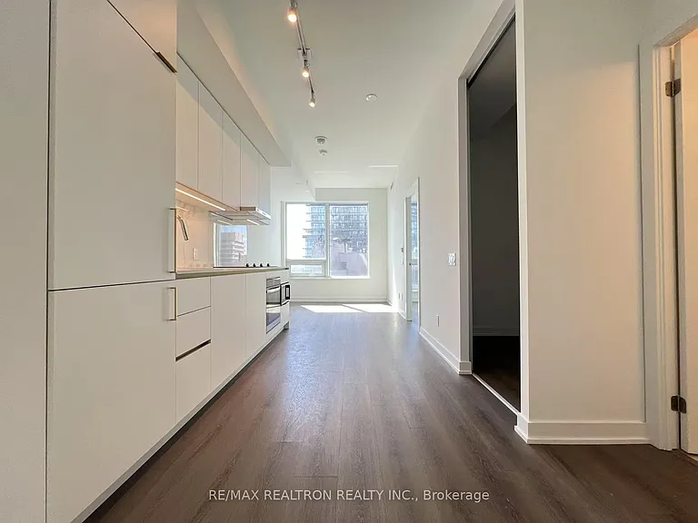 8 Wellesley St W #3202 — Photo 2