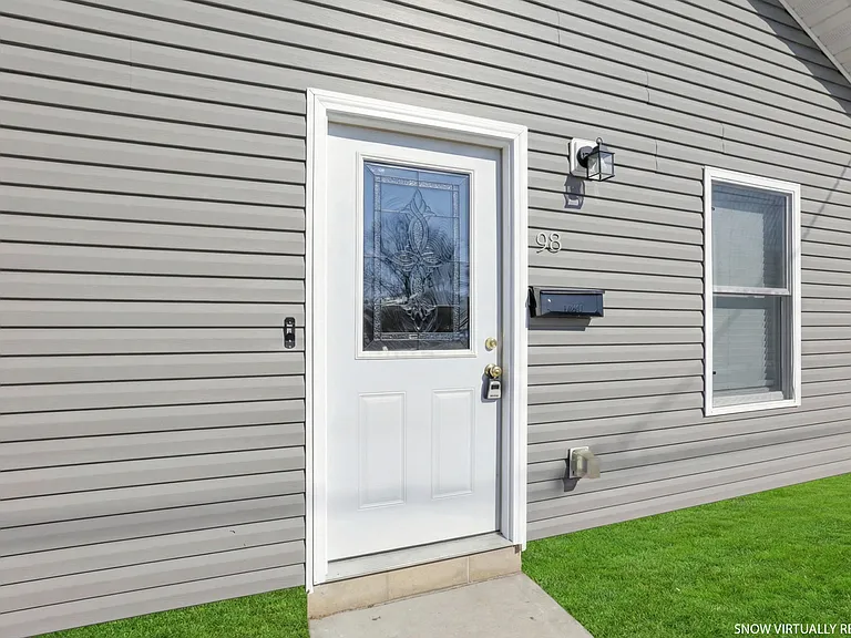 98 Burt Ave — Photo 20