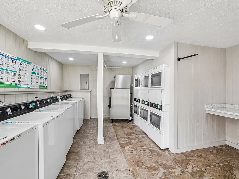 L ABRI APARTMENTS — Photo 17